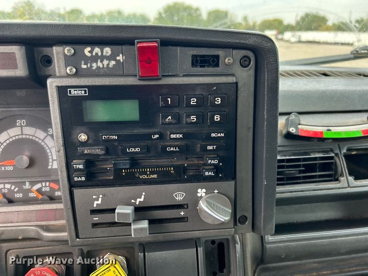 image for item LV9051 2000 GMC C7500  bucket truck