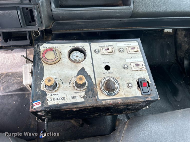 image for item LV9051 2000 GMC C7500  bucket truck