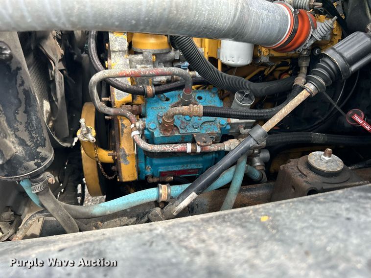 image for item LV9051 2000 GMC C7500  bucket truck