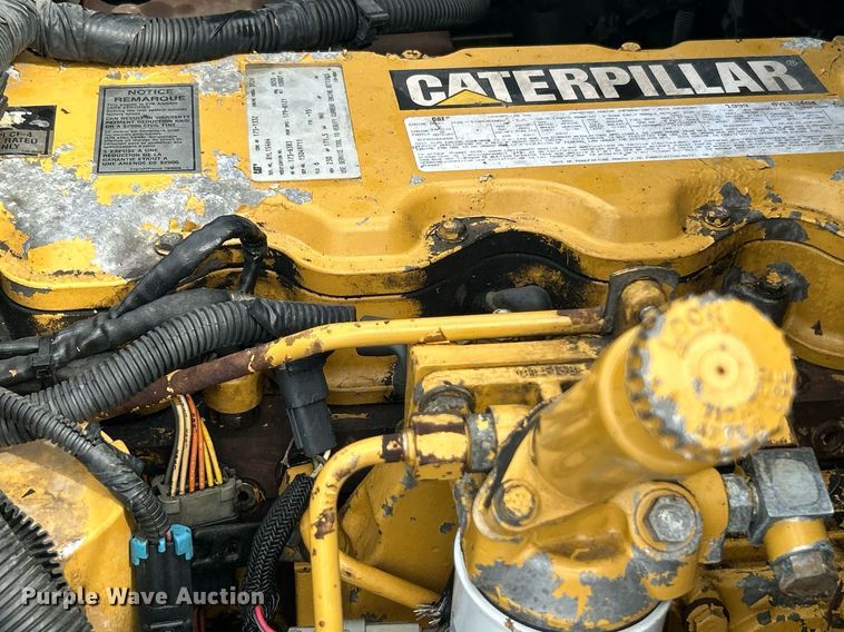 image for item LV9051 2000 GMC C7500  bucket truck