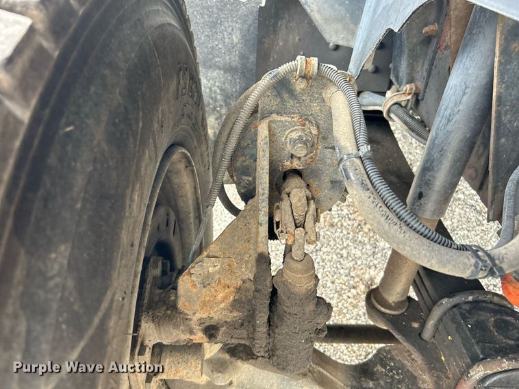 image for item LV9051 2000 GMC C7500  bucket truck