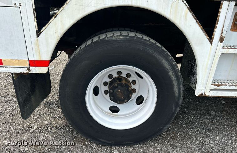 image for item LV9051 2000 GMC C7500  bucket truck