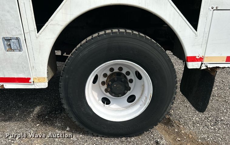 image for item LV9051 2000 GMC C7500  bucket truck