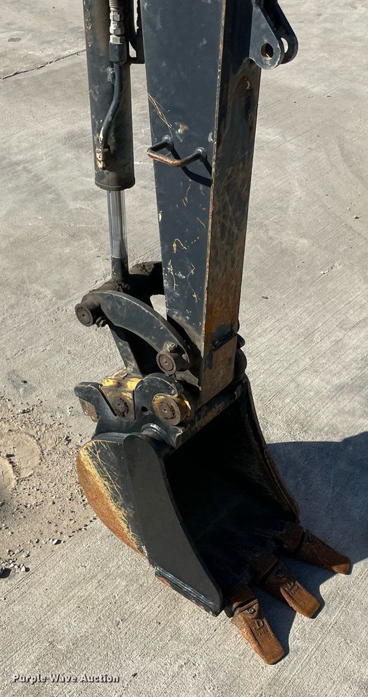 image for item LV9197 2019 John Deere 17G  mini excavator