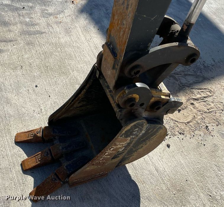 image for item LV9197 2019 John Deere 17G  mini excavator