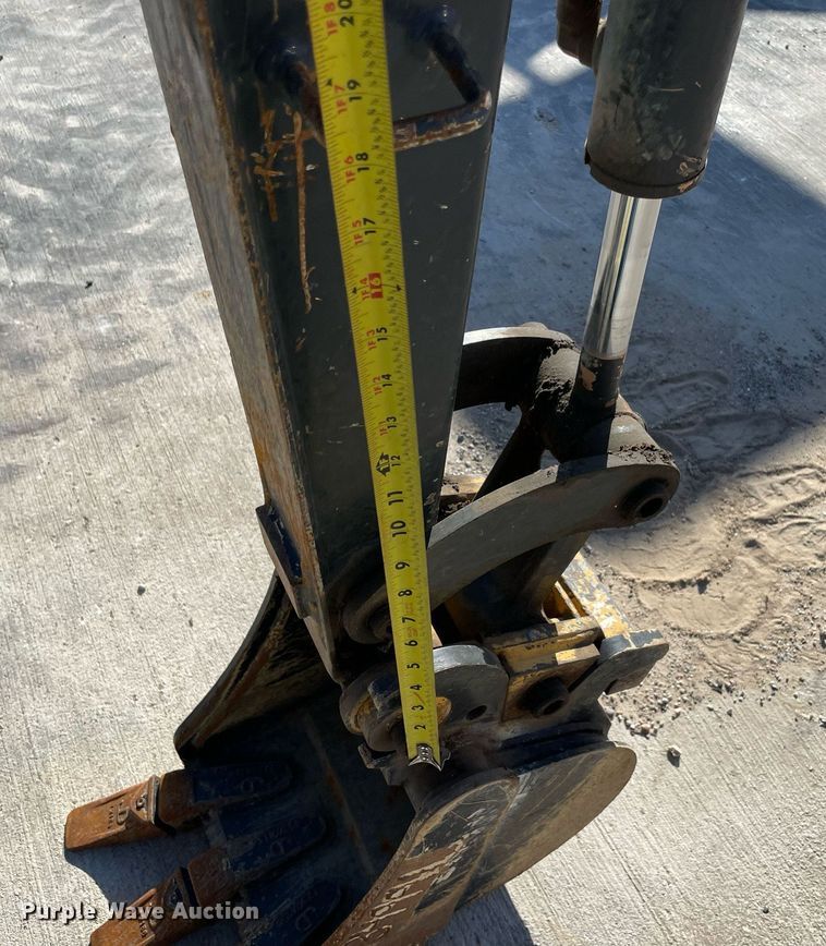 image for item LV9197 2019 John Deere 17G  mini excavator