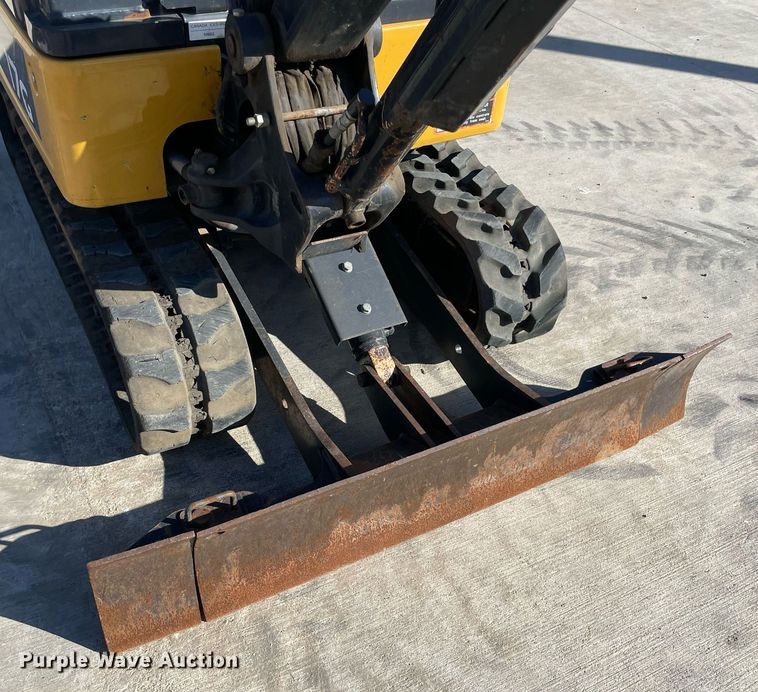 image for item LV9197 2019 John Deere 17G  mini excavator