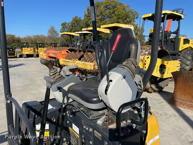 image for item LV9197 2019 John Deere 17G  mini excavator