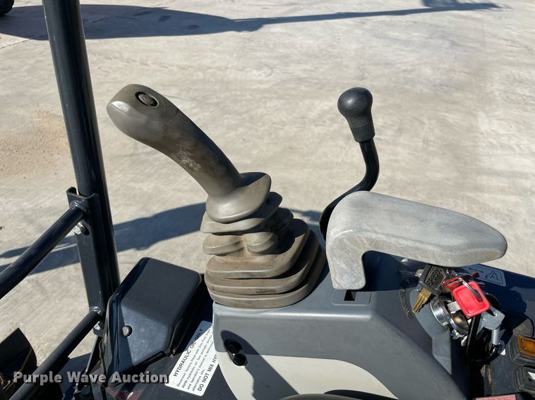 image for item LV9197 2019 John Deere 17G  mini excavator