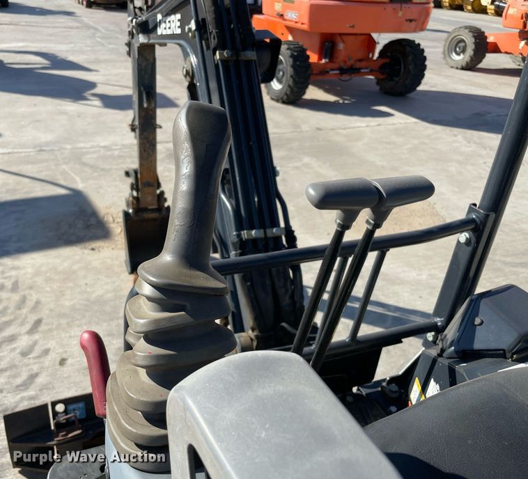 image for item LV9197 2019 John Deere 17G  mini excavator