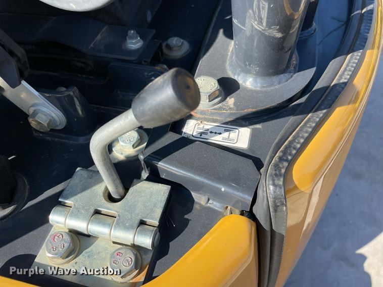 image for item LV9197 2019 John Deere 17G  mini excavator