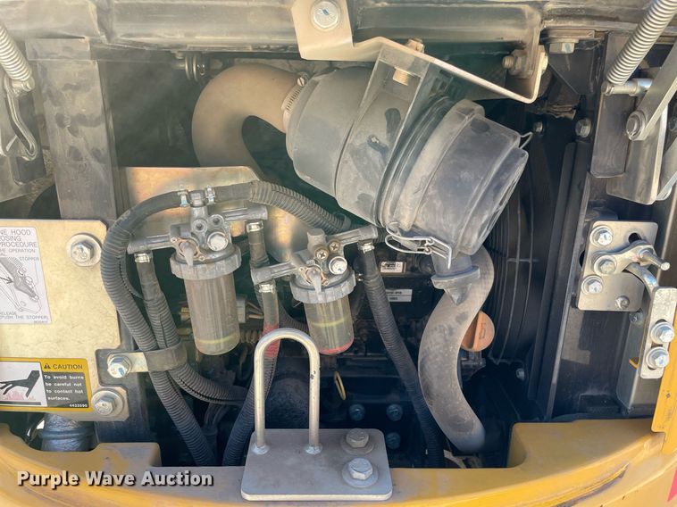 image for item LV9197 2019 John Deere 17G  mini excavator