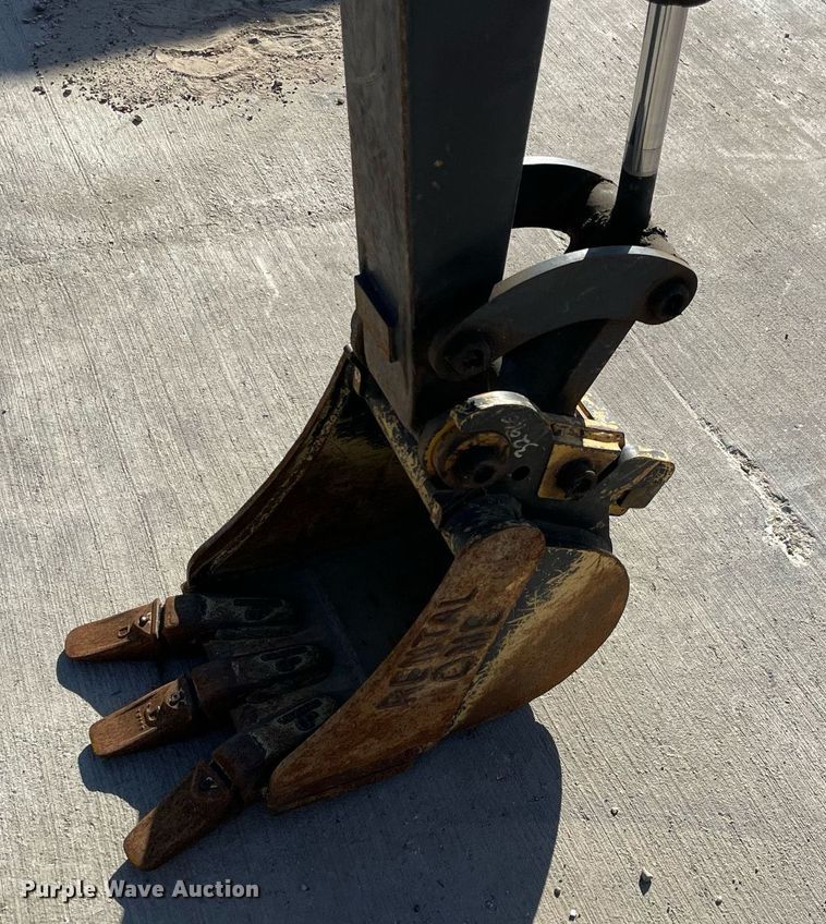 image for item LV9198 2019 John Deere 17G  mini excavator