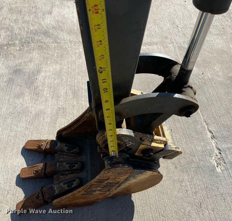 image for item LV9198 2019 John Deere 17G  mini excavator