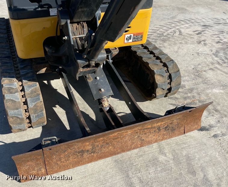 image for item LV9198 2019 John Deere 17G  mini excavator