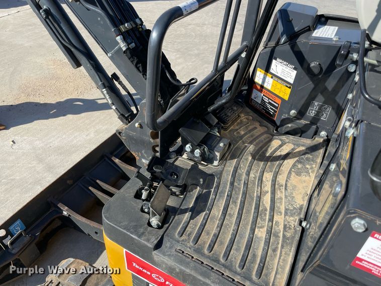 image for item LV9198 2019 John Deere 17G  mini excavator