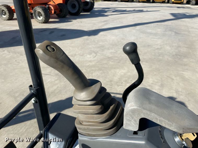 image for item LV9198 2019 John Deere 17G  mini excavator