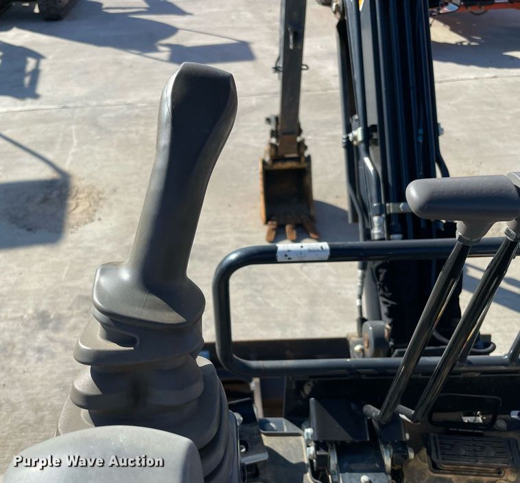 image for item LV9198 2019 John Deere 17G  mini excavator