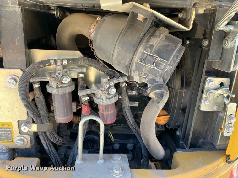 image for item LV9198 2019 John Deere 17G  mini excavator