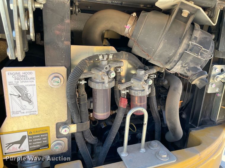 image for item LV9198 2019 John Deere 17G  mini excavator