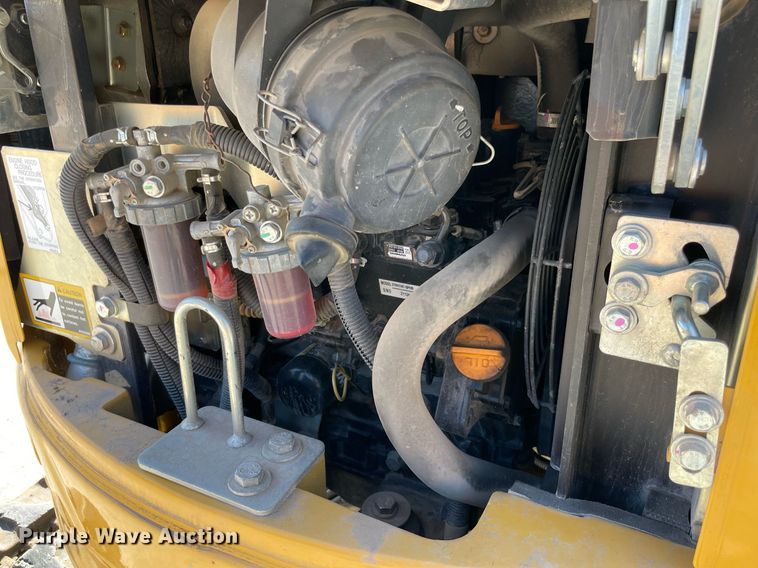 image for item LV9198 2019 John Deere 17G  mini excavator