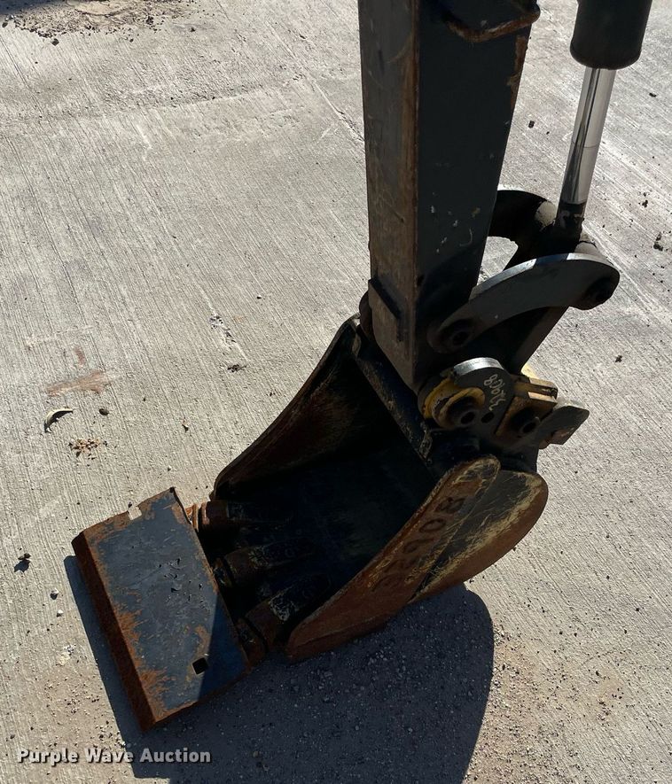 image for item LV9199 2019 John Deere 17G  mini excavator