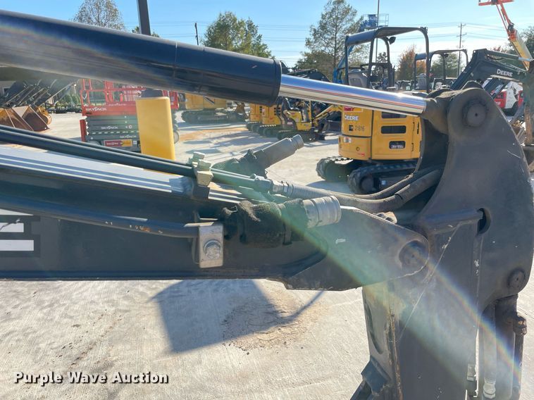 image for item LV9199 2019 John Deere 17G  mini excavator