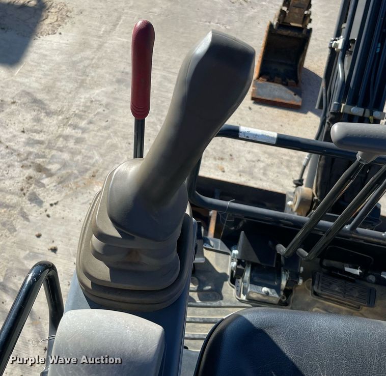 image for item LV9199 2019 John Deere 17G  mini excavator