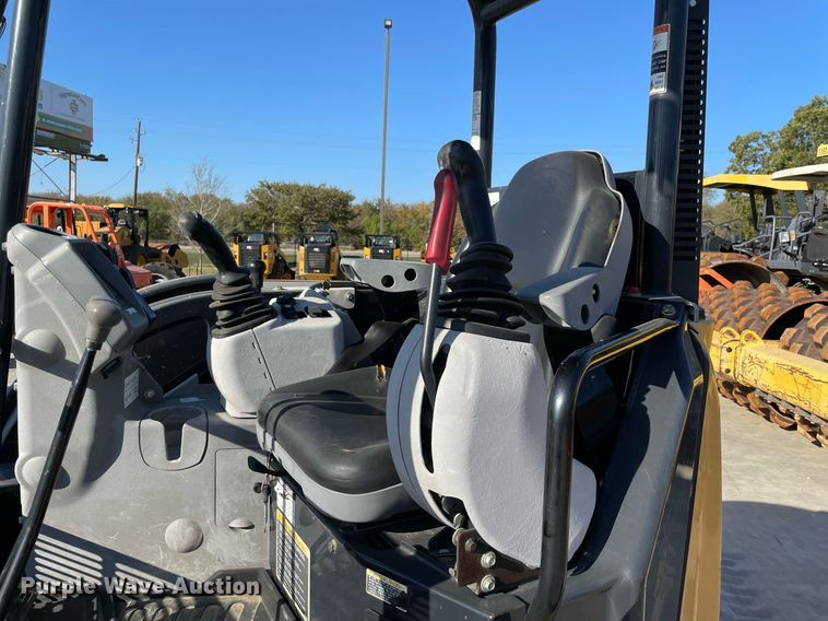 image for item LV9200 2016 John Deere 50G  mini excavator