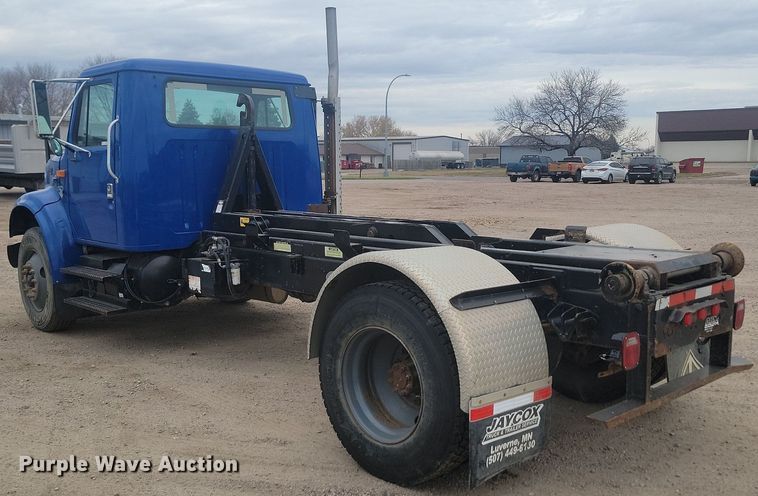 image for item LV9350 1998 Internatioal 4700  hook lift truck