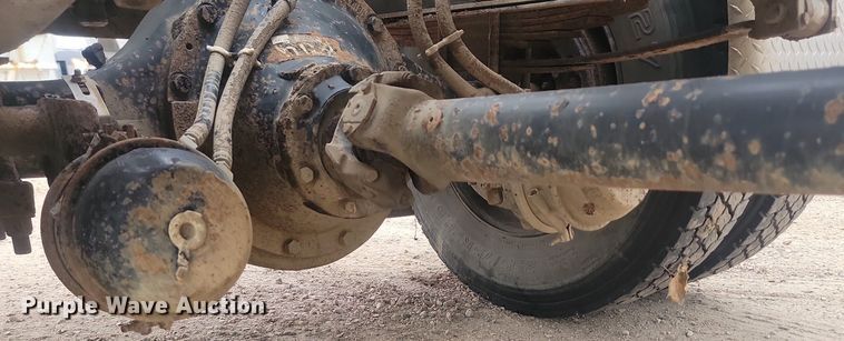 image for item LV9350 1998 Internatioal 4700  hook lift truck