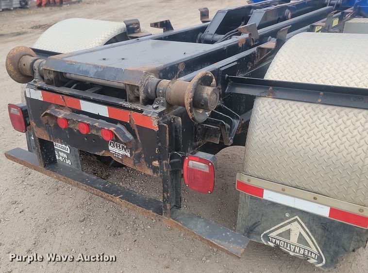 image for item LV9350 1998 Internatioal 4700  hook lift truck