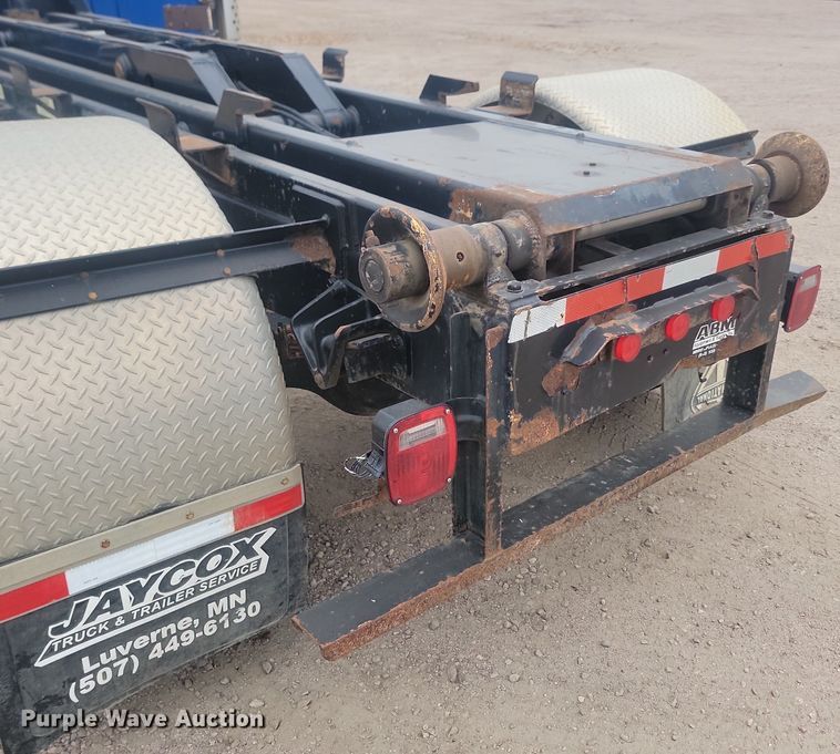 image for item LV9350 1998 Internatioal 4700  hook lift truck