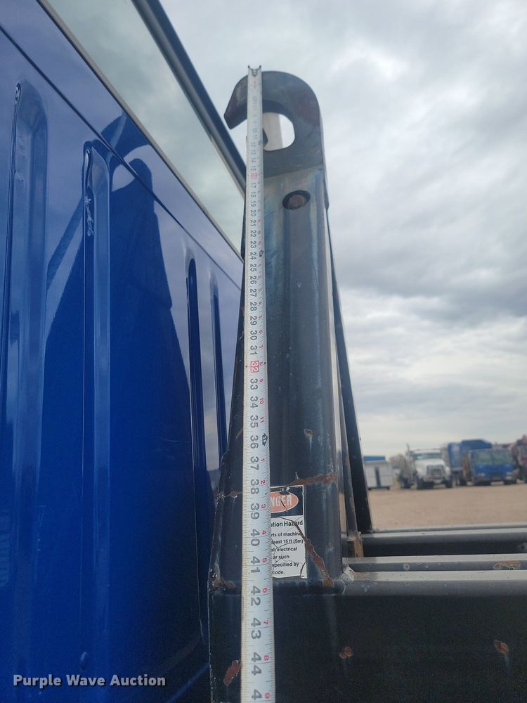 image for item LV9350 1998 Internatioal 4700  hook lift truck