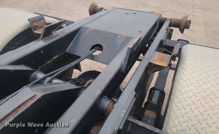 image for item LV9350 1998 Internatioal 4700  hook lift truck