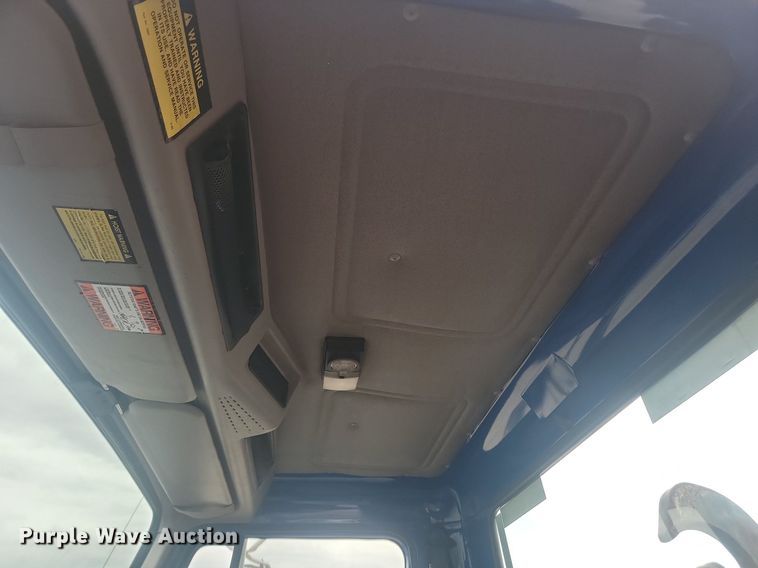 image for item LV9350 1998 Internatioal 4700  hook lift truck