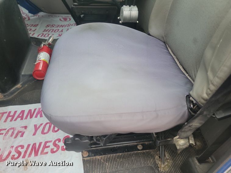 image for item LV9350 1998 Internatioal 4700  hook lift truck