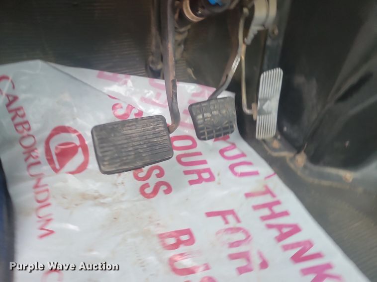 image for item LV9350 1998 Internatioal 4700  hook lift truck