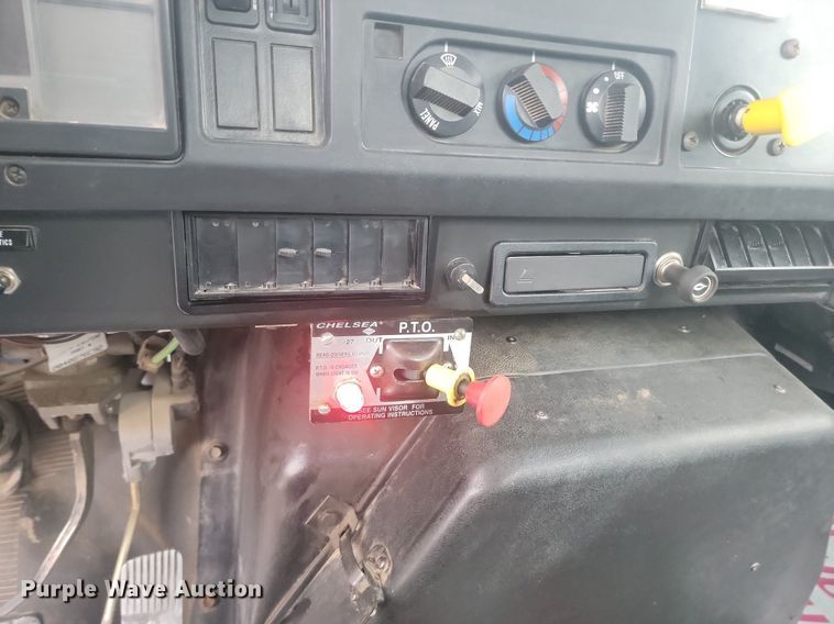 image for item LV9350 1998 Internatioal 4700  hook lift truck