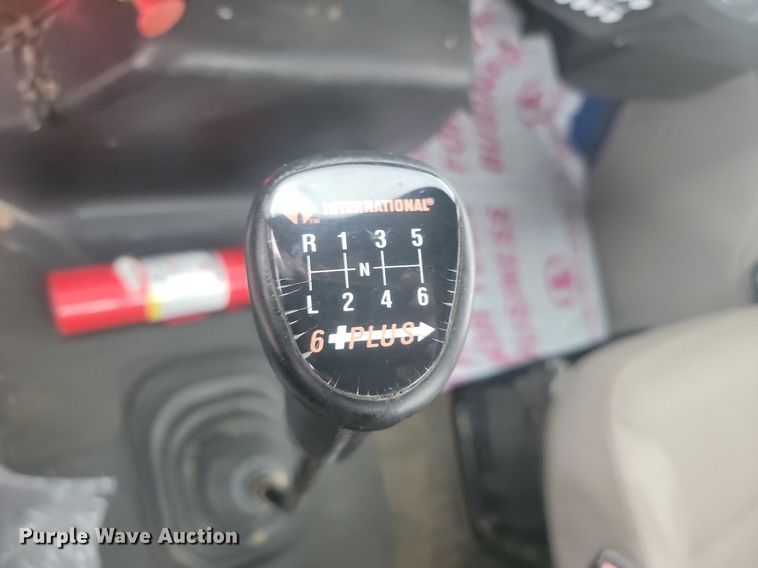 image for item LV9350 1998 Internatioal 4700  hook lift truck