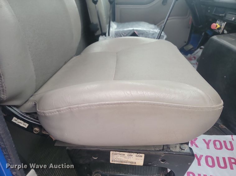 image for item LV9350 1998 Internatioal 4700  hook lift truck