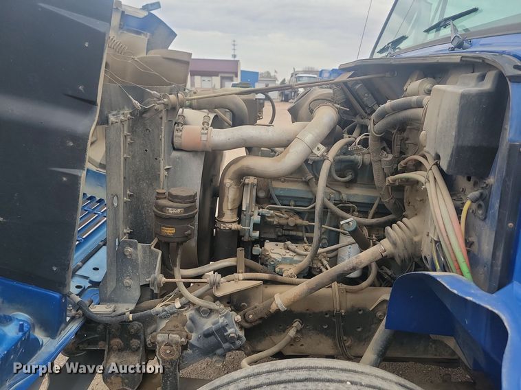 image for item LV9350 1998 Internatioal 4700  hook lift truck