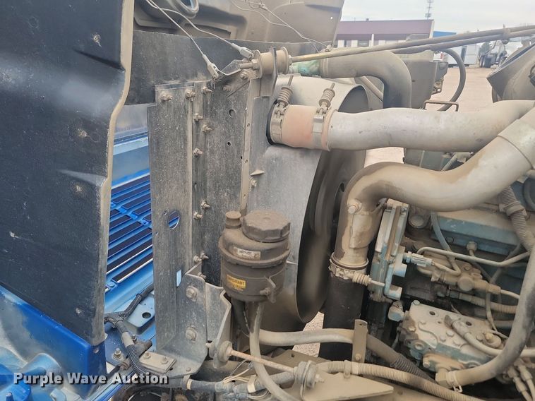 image for item LV9350 1998 Internatioal 4700  hook lift truck