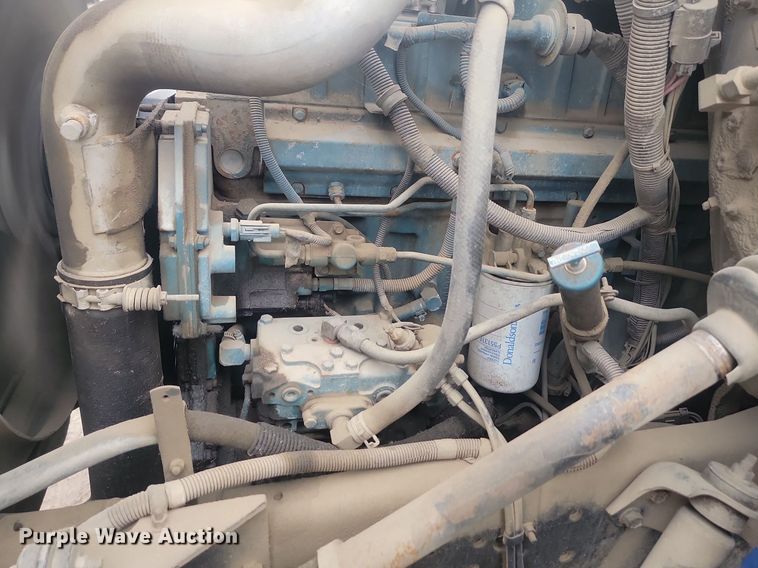 image for item LV9350 1998 Internatioal 4700  hook lift truck