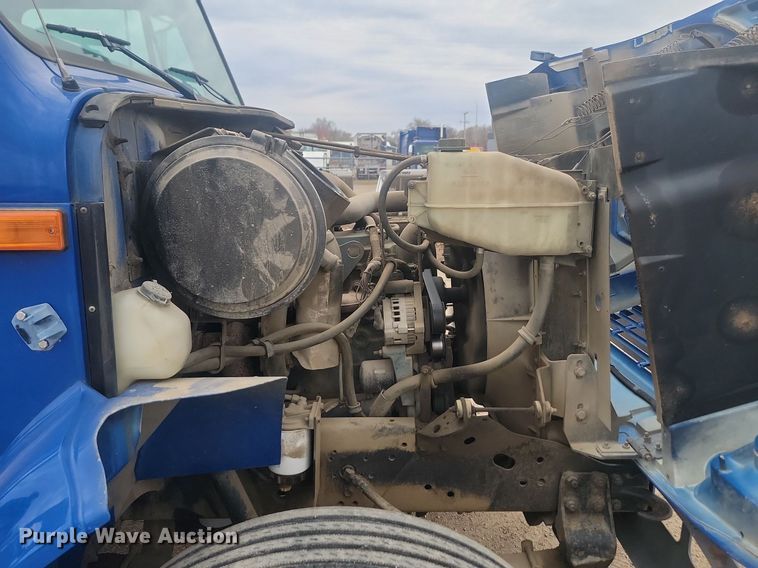 image for item LV9350 1998 Internatioal 4700  hook lift truck