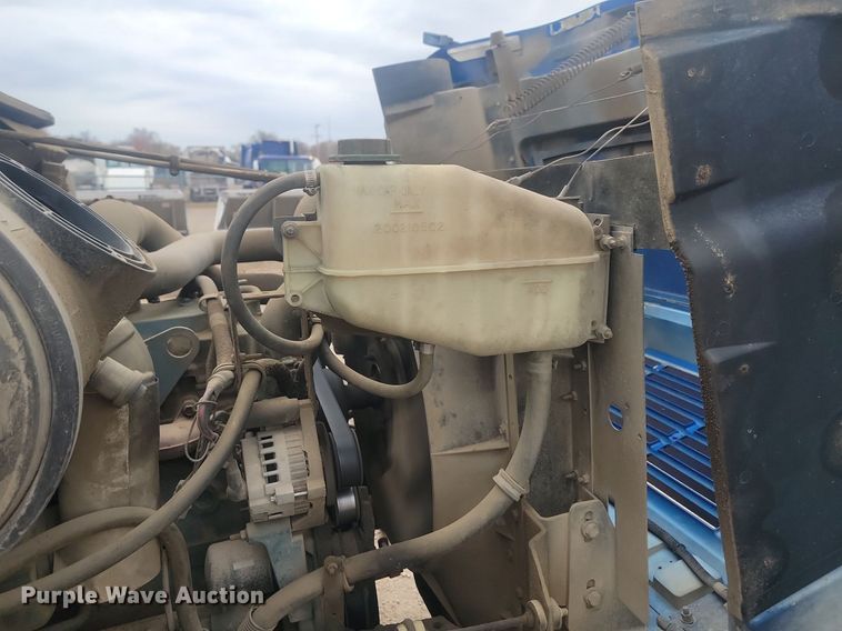 image for item LV9350 1998 Internatioal 4700  hook lift truck