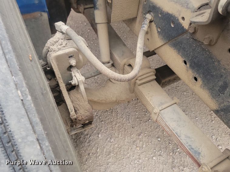 image for item LV9350 1998 Internatioal 4700  hook lift truck