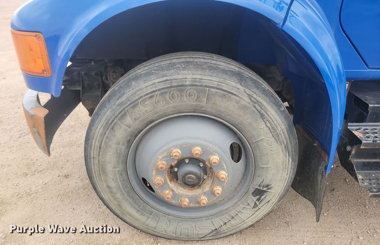 image for item LV9350 1998 Internatioal 4700  hook lift truck