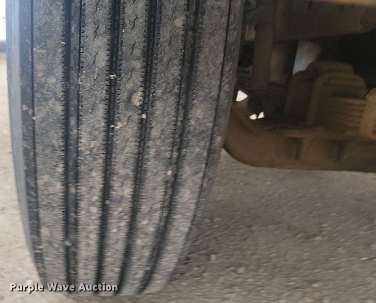 image for item LV9350 1998 Internatioal 4700  hook lift truck