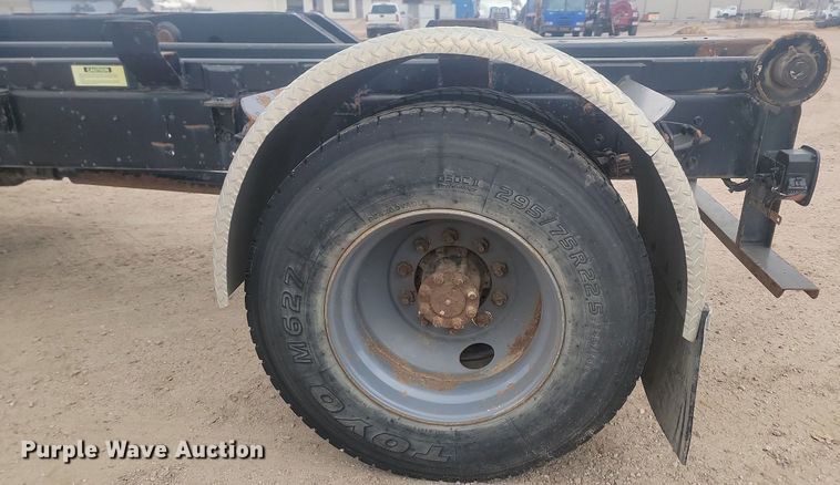 image for item LV9350 1998 Internatioal 4700  hook lift truck